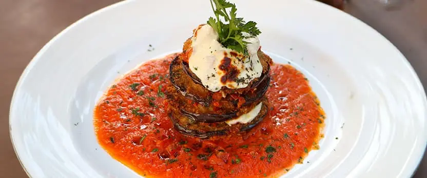 se muestra el platillo Parmigiana di melanzane