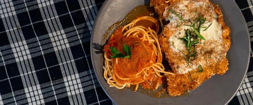 se muestra el platillo Pollo empanizado