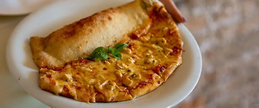 se muestra el platillo Mezza luna